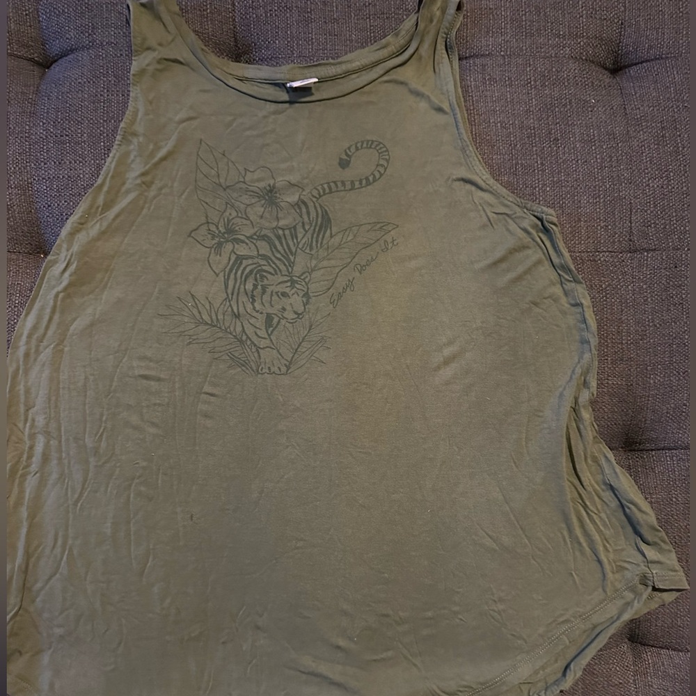 Women’s Old Navy olive green with Emerald green design print size